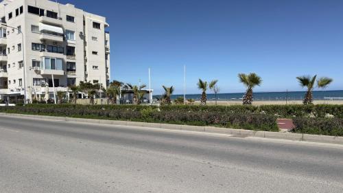 مطعم, Davinci Seaview 2BDR Apartment Makenzy Larnaka in شاطئ كاستيلا