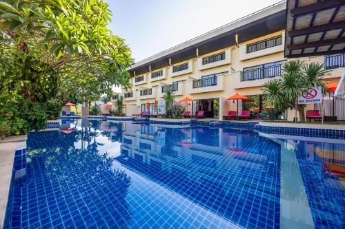 Unterkunft von außen, Horizon Karon Beach Resort & Spa in Phuket