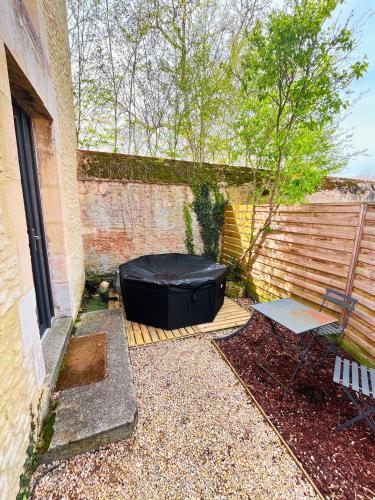 Dārzs, Gîte Avec Jacuzzi Chic & Cosy entre Caen et la Mer en Normandie (Gite Avec Jacuzzi Chic & Cosy entre Caen et la Mer en Normandie) in Epron (Lower Normandy)