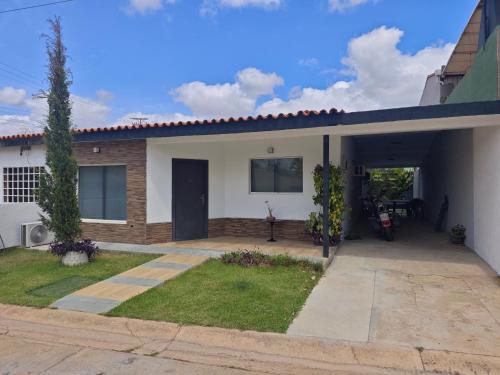 Casa comoda en ciudad El Tigre Venezuela in El Tigre