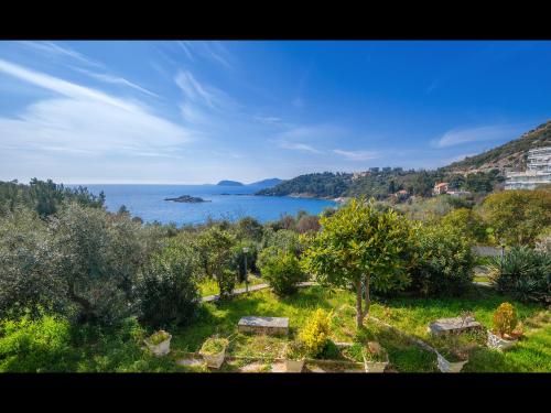 Seaside Stories in Toska