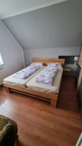 Doppelbett - 2 Personen in Enns, Österreich