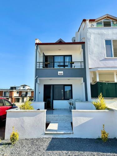 Wonderful seaside duplex villa in Güneyli