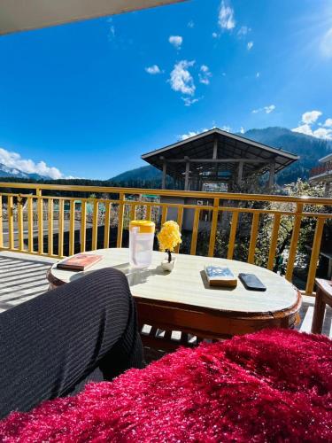 Hostelam The Mountain Story in Manali