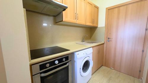 Davinci Seaview 2BDR Apartment Makenzy Larnaka in شاطئ كاستيلا