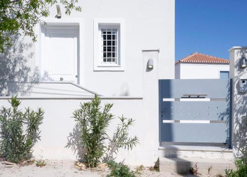 Modern Sea-View Maisonette in Spetses for 6 people, Attica