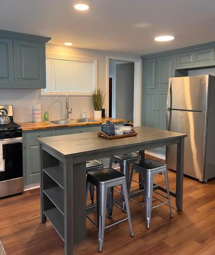 Beach bungalow by Lake Erie in Angola (NY)