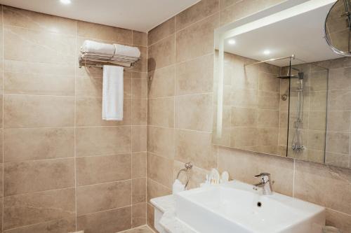 room detail thumbnail 2