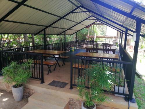 Malwathu Oya Forest Garden in بلدة أنورادهابورا