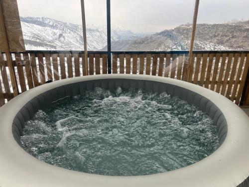 Jacuzzi, Bardzunq Garden Resort in Goght