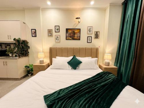 Luxe Living Stay - Stylish Apartment Near Airport ISB – khách sạn tại Usman Chowk
