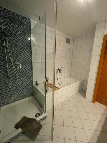 Vannituba, Gästezimmer mit eigenem Bad und Balkon im Herzen von Langen - nahe FFM (Gastezimmer mit eigenem Bad und Balkon im Herzen von Langen - nahe FFM) in Langen (Hessen)