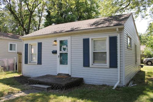 Pet-Friendly Gem Near Ferndale in Hazel Park
