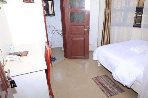 Lorycon Hotel Rukungiri in Bushenyi