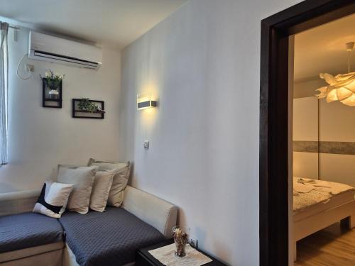 Renovated Apartments Skorin - image 3