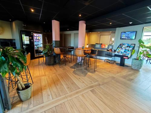 Lobby, B&B HOTEL Clermont-Ferrand Nord Riom near Auberge des Sources
