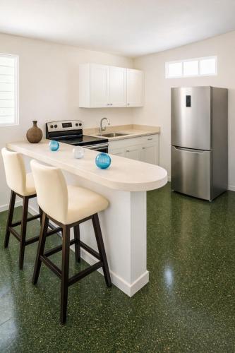 廚房, Dorado Costa De Oro Beach 2 Bedroom Oceanfront by Rentalspr in 多拉多