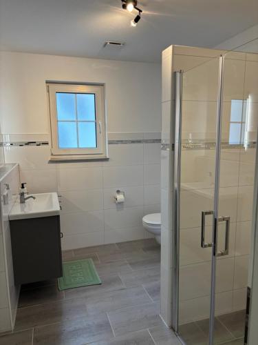 Fürdőszoba, Ferienwohnung Heinrichshofen in Merching