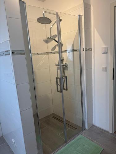 Fürdőszoba, Ferienwohnung Heinrichshofen in Merching