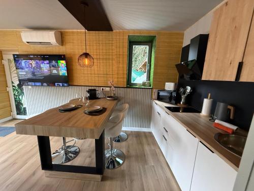 Létesítmények, Capstay Dinant in Dinant