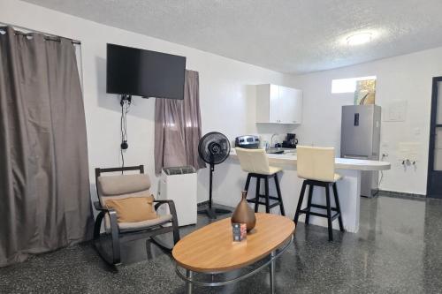 Зручності, 6 bedsroom 5 baths Walk to beach Homes Dorado, Puerto Rico by Rentalspr in Кароліна