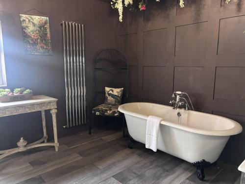 浴室, The Old Post Office - B&B and Coffee Shop in 奧特本
