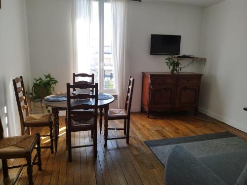 Beautiful 2-bedroom Apartment At La gîte à louer Seine-Saint-Denis