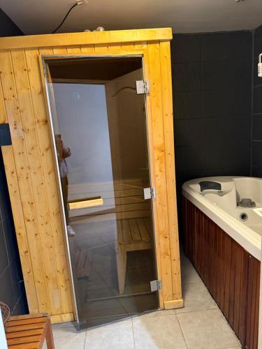 Sauna, La maison du Paradis by GC - Jacuzzi - Sauna - Piscine in Causses-et-Veyran