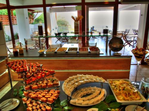 Maranton Beach Hotel - image 8