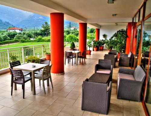 Bar/lounge, Maranton Beach Hotel in Thassos