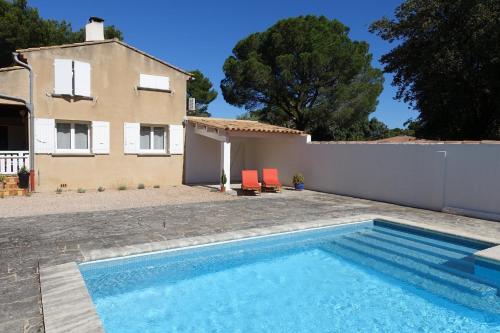 Petit studio au calme avec piscine - Location saisonnière - Cavaillon