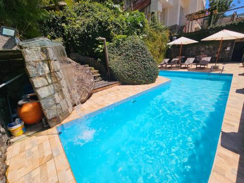 3 bedrooms, 10 beds