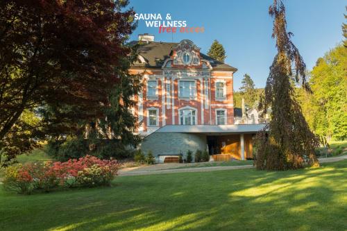 Wellness & Spa hotel Villa Regenhart – khách sạn tại Bobrovnik
