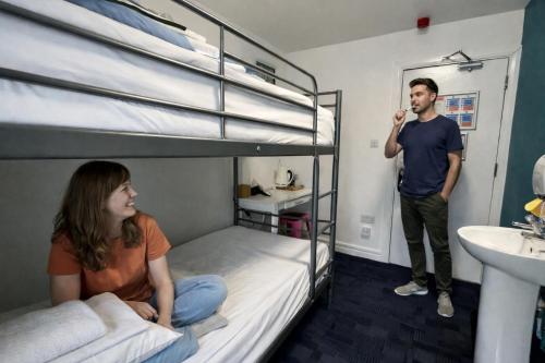 Smart Hyde Park Inn Hostel Room Type - Twin Room with Private Bathroom