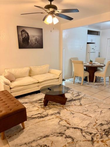 Miami Area Modern Near Sunny Isles Beach in North Miami Beach (Fl)