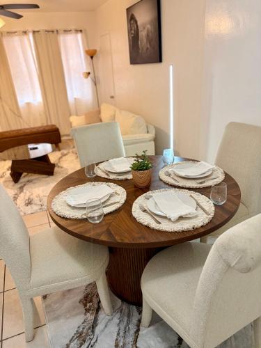 Miami Area Modern Near Sunny Isles Beach in North Miami Beach (Fl)