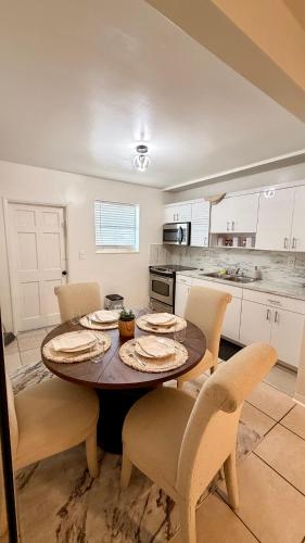 Miami Area Modern Near Sunny Isles Beach in North Miami Beach (Fl)
