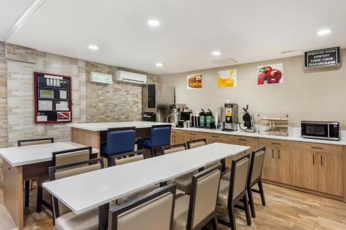 Makanan dan Minuman, Quality Inn JFK Airport Rockaway Blvd in New York (NY)