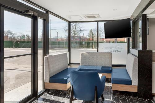 Vestibule, Quality Inn JFK Airport Rockaway Blvd in New York