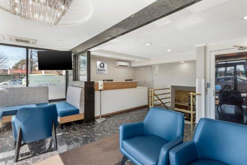 Vestibule, Quality Inn JFK Airport Rockaway Blvd in New York