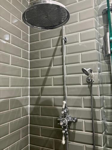 Regal Rooms - image 13