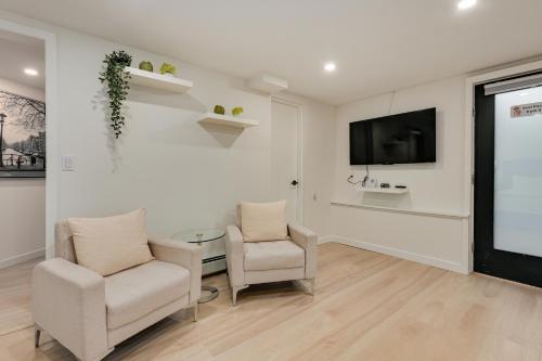 Classic King Size Guest Suite in Burnaby, Canada