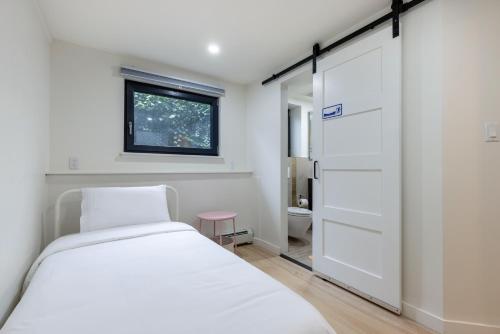 Classic King Size Guest Suite in Burnaby, Canada