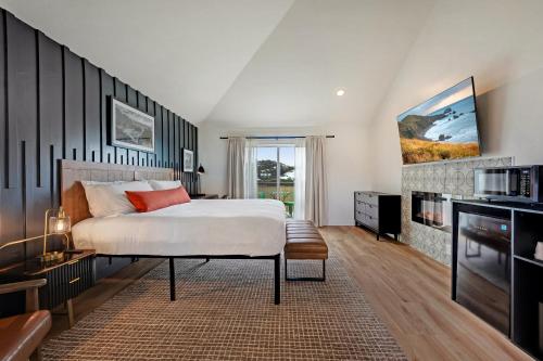 博德加海岸套房旅馆 (Bodega Coast Inn and Suites) in 博德加灣