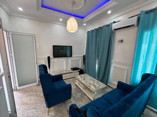 Luxury - image 2