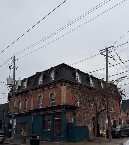 Exterior view, Check Inn CA in Toronto (ON)