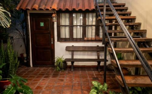 La Casita de Salta - Dpto 2 para 5 personas con patio interno y asador, vista al jardin - Tu descanso en el norte empieza aquí