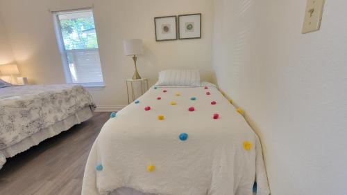 Modern House Minutes from Downtown Gainesville, UF, VA & More! in Gainesville, USA