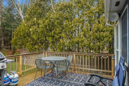 Blueberry Basecamp 98ft to Acadia! Hike from Home, AC, Deck, Near Bar Harbor in Otter Creek