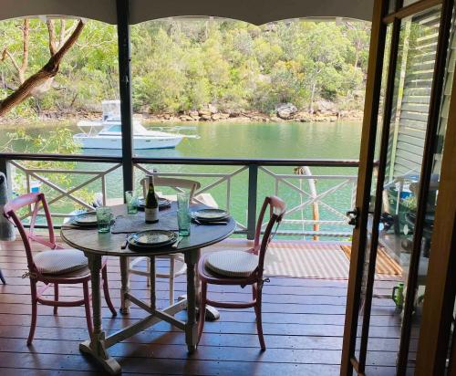 Balcony/terrace, The Haven Cottage Point Sydney in Ku-Ring-Gai